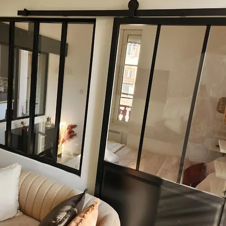 Апартаменты Cozy With Sleeping Area-cool Comfort