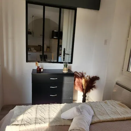 Апартаменты Cozy With Sleeping Area-cool Comfort *
