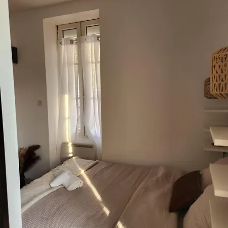 Апартаменты Cozy With Sleeping Area-cool Comfort